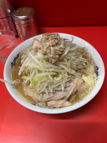 【悲報】1000日連続でラーメン二郎を食べ続けた男さん「二郎は完全栄養食です」ｗｗｗｗｗｗｗｗｗｗ