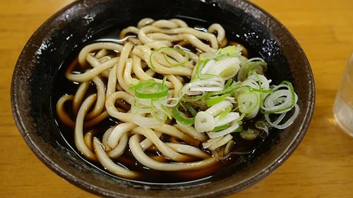 【悲報】関西人さん「東京はうどんが不味いから蕎麦を食べてる」