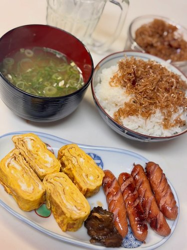 【画像】この朝飯でゴキゲンになれるかどうかがおっさんと若者の境界線らしいｗｗｗｗｗｗｗｗｗｗ