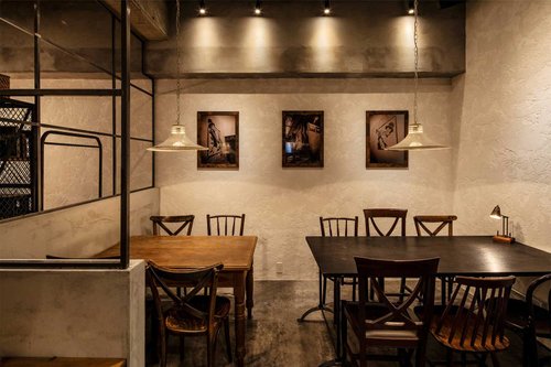 【悲報】カフェに来た女6人組、3人「水で大丈夫です」→店員「1人1品お願いします」→結果ｗｗｗｗｗｗｗｗｗｗ