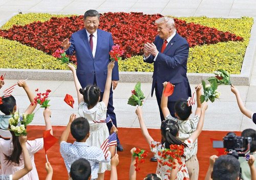 【悲報】中国のキッズさん、トランプ大統領の歓待をやらされてしまうｗｗｗｗｗｗｗｗｗｗ