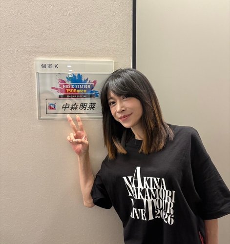 【衝撃】中森明菜さん、30年ぶりのMステ生歌唱でマイクを持つ手が震える
