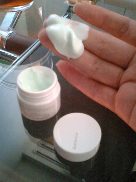 Suqquのマッサージクリームで造顔マッサージ 魔女たちの22時から学ぼう