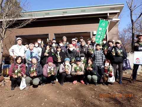 07.各自の完成品を持って集合写真