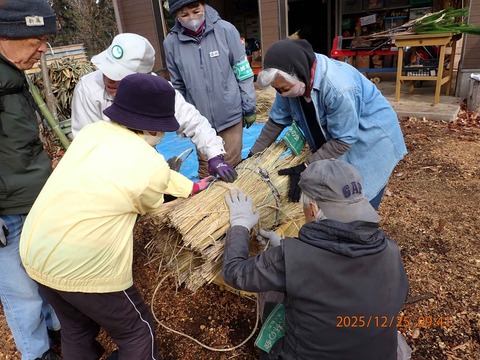 02.五分縄を下から上えへ7巻き、5巻き、3巻きの3か所絞める