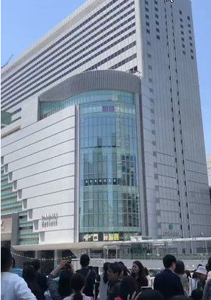 大阪駅の飛び降り女性 (2)