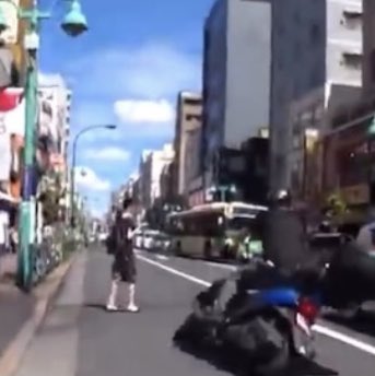 新宿区でバイク転倒