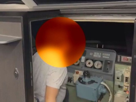 乗務員室 侵入した犯人 (1)