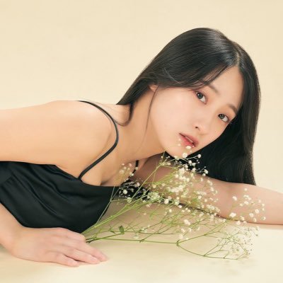 【画像】澄田綾乃、おっぱいの谷間で男達を魅了させてしまうｗｗｗｗｗ
