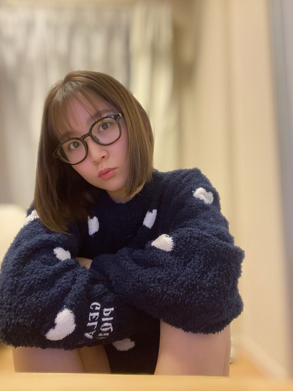 【画像】 小野瑞歩さん、自宅でＭ字開脚しながら自撮りｗｗｗｗｗｗｗｗｗｗｗｗｗ