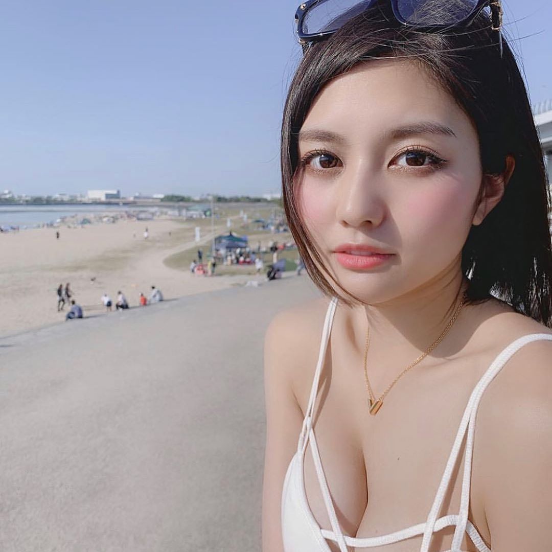 【画像】女さん、衣装がスケスケで丸見えになってしまう・・・