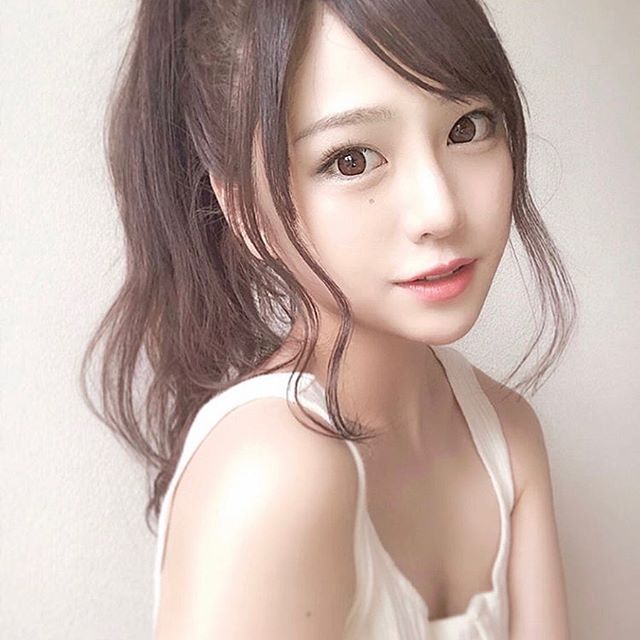 【動画】 美人さん、お○ぱいをよせすぎて乳首がこんにちわｗ ｗ ｗ