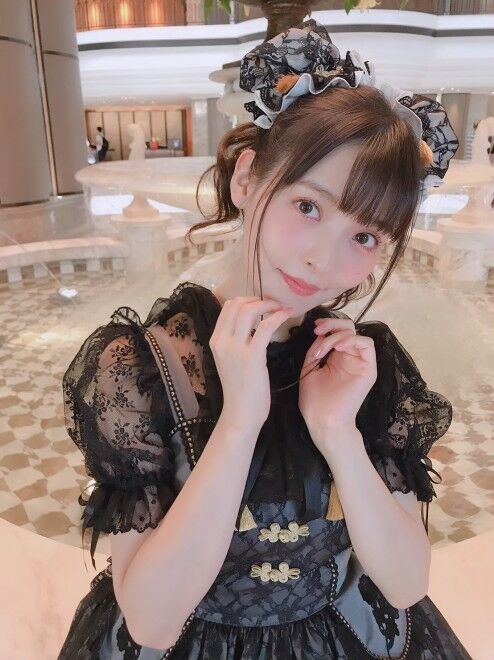 【画像】上坂すみれさん、ついに机におっぱいを乗せるという最終手段に出るｗ ｗ ｗ ｗ