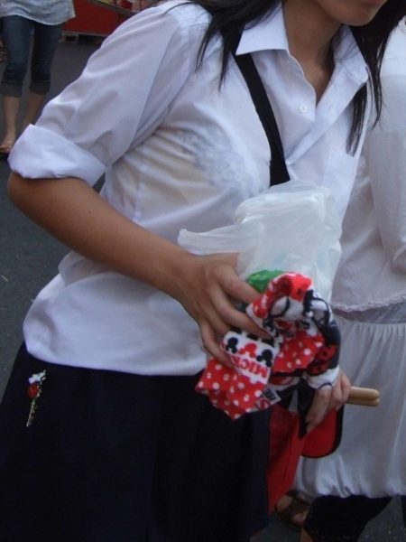 【画像】パン線とかブラ線が透けちゃってる女の子がものすごくシコいｗｗｗ