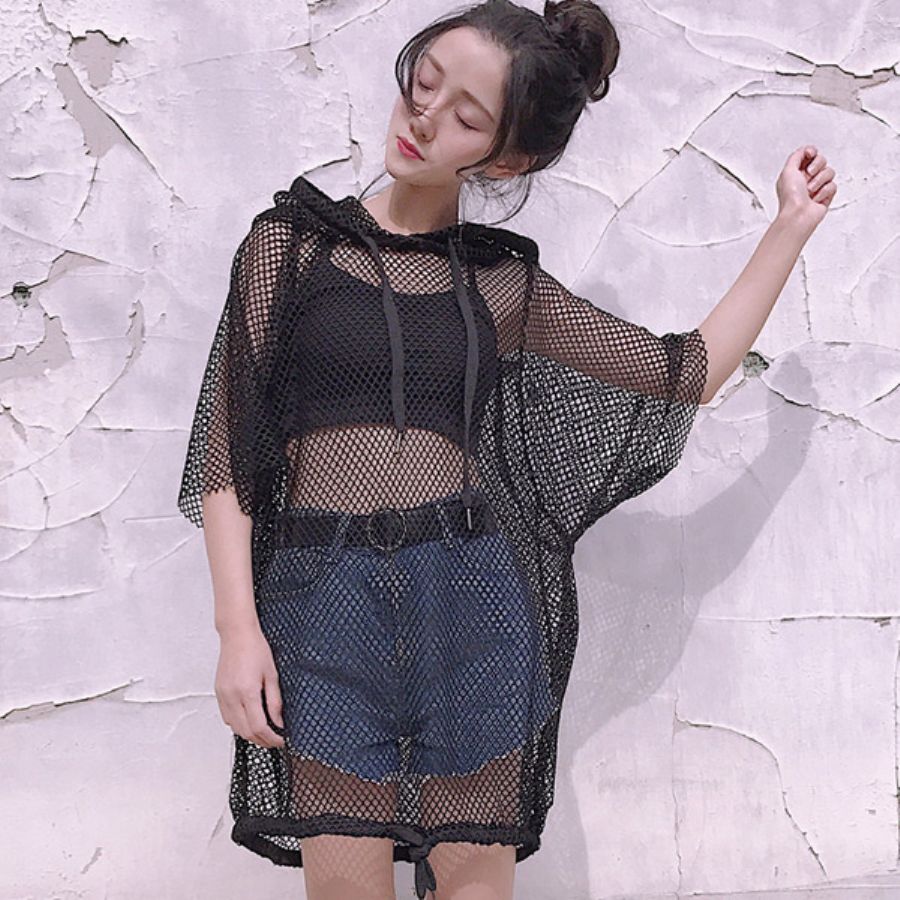 【画像】姉ちゃんがスケスケな服着てるんやがｗｗｗｗw w w w