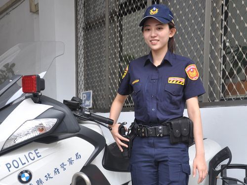 【画像】ハワイの婦警さん、パイオツカイデーすぎるｗ ｗ ｗ ｗ ｗ