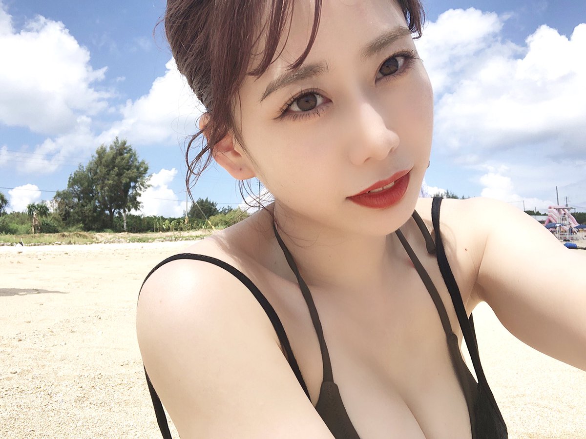 【画像】現役アイドルさん、トップレスヌ○ド写真集を発売してしまうwww