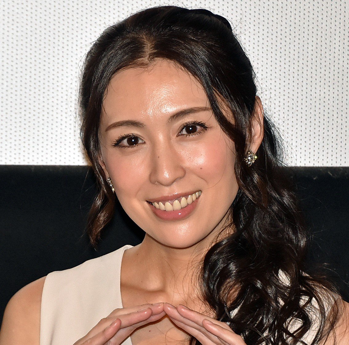 【画像】雛形あきこさん（47）、温泉お〇ぱいがエチエチすぎるw w w : 爆誕芸能ニュース速報