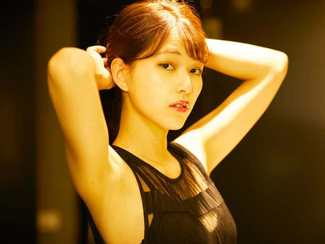  【画像】スレンダー美女、海で開放的になり素っ裸になってしまうｗｗｗ