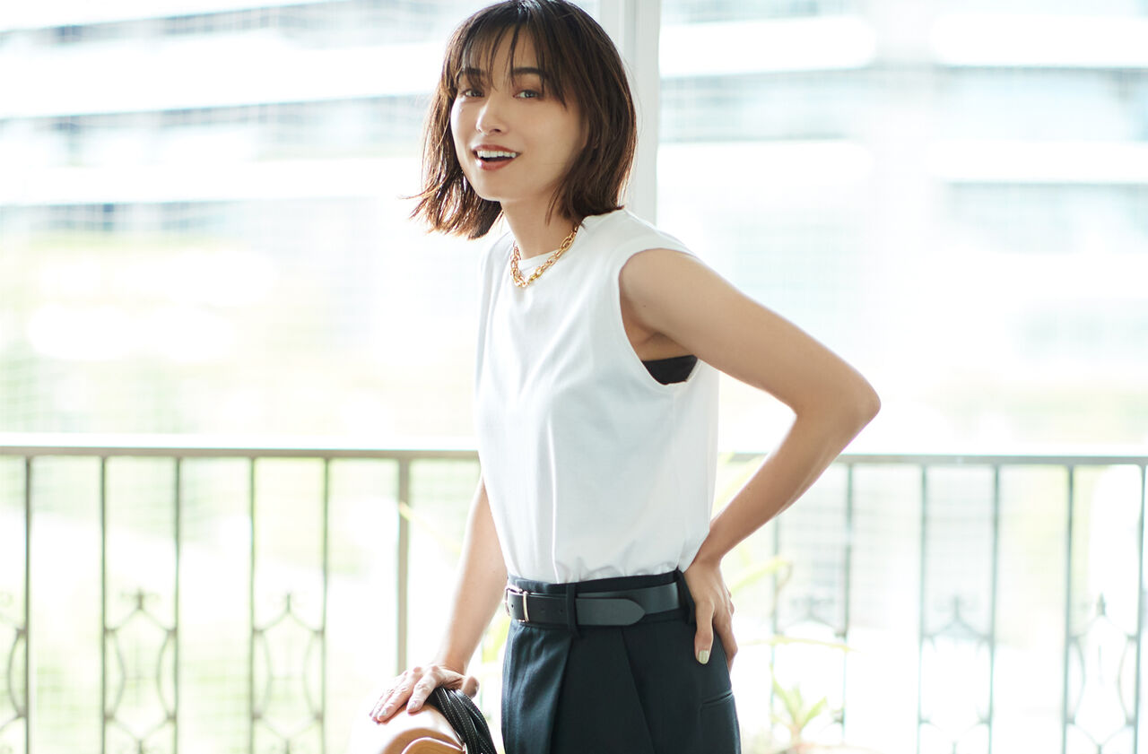 【画像】夏ってノースリーブ女性さんの無防備生ワキが見れる最高の季節wwwwww