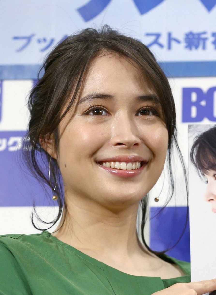 【悲報】メイクさん、広瀬アリスの髪の毛を持ち帰るｗｗｗ