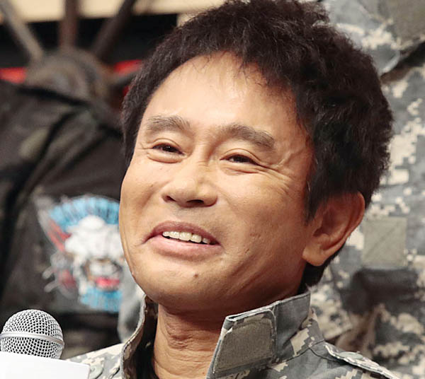 【画像】 ダウンタウンの浜田さん、地上波で一流女優のお○ぱいを揉みしだいても許されるｗｗｗ