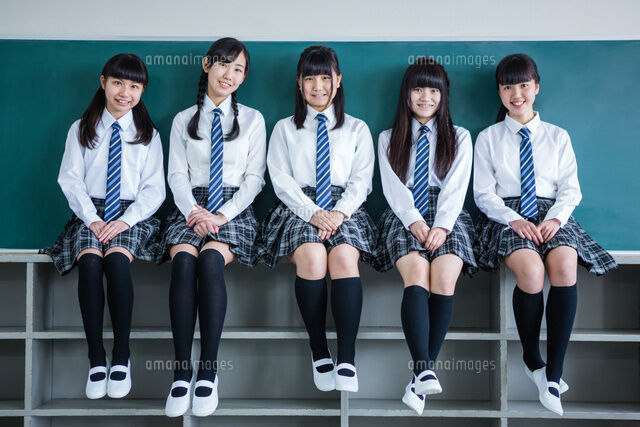 【朗報】 女子中学生、暑さで水遊びしたらTシャツ透け透けw w w w w