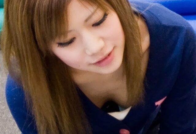 【朗報】女さん、インスタライブで胸チラ谷間見せまくりの大サービスｗｗｗｗｗ