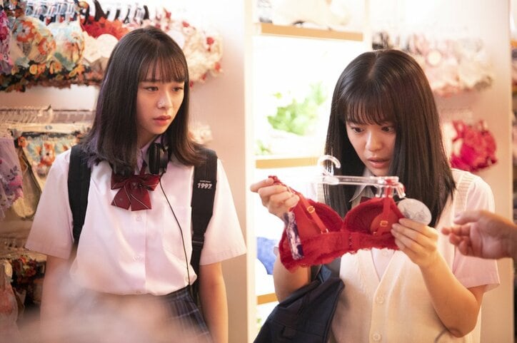 【画像】ＪＫが大人顔負けのドスケベ下着履いてたんだがｗｗｗ