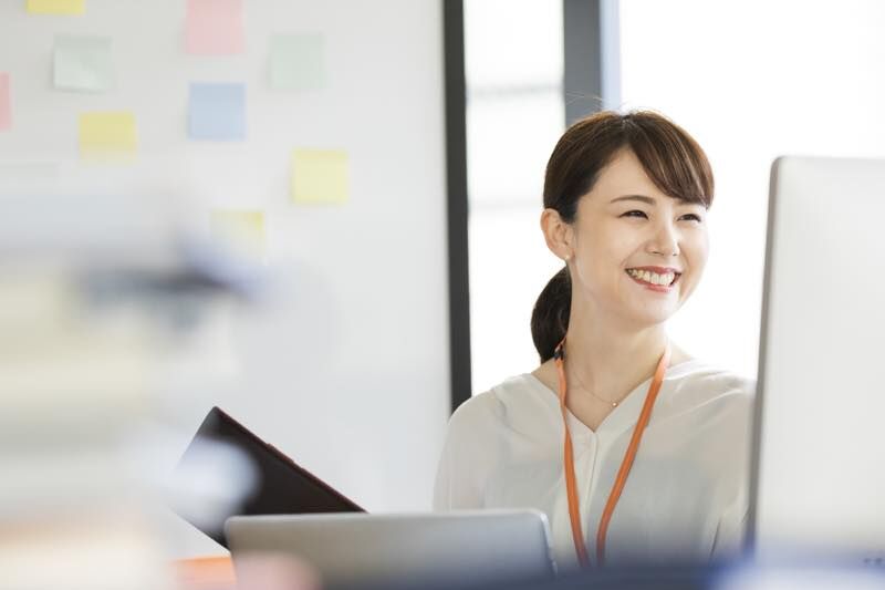 【画像】 不動産屋のOLさん、プリケツを披露してしまうw w w w w