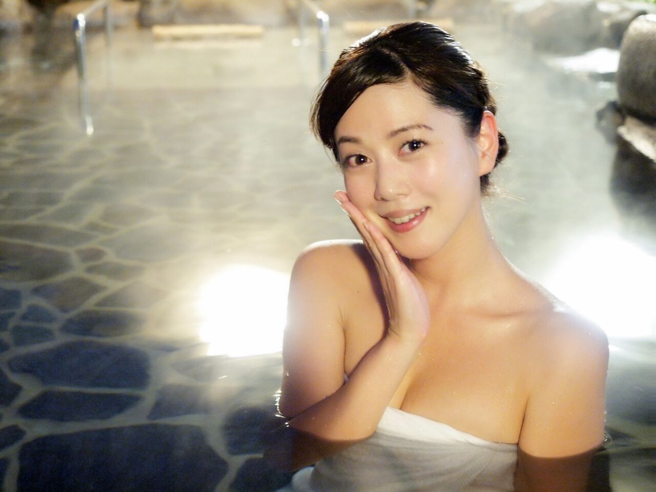 【ＧＩＦ】まんさん、温泉でちゅっちゅしてしまうｗｗｗ