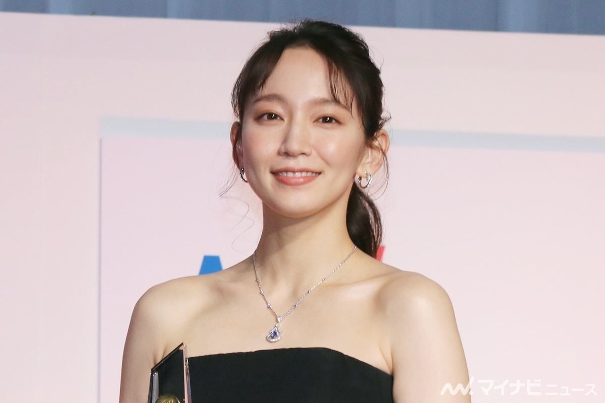 【画像】吉岡里帆さん、インスタで腹チラしてしまうｗｗｗ