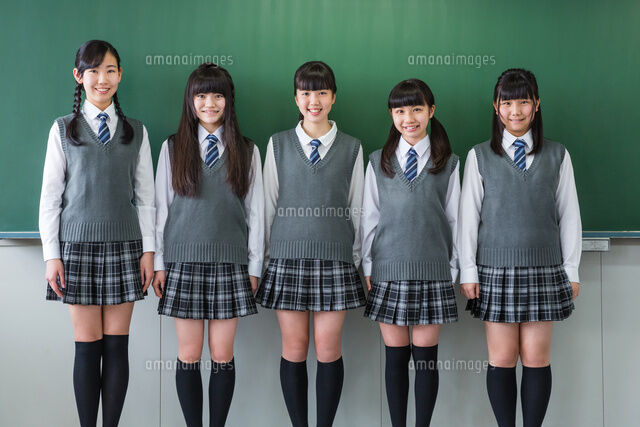 【画像】令和の女子中学生、制服が可愛すぎるｗｗｗｗ
