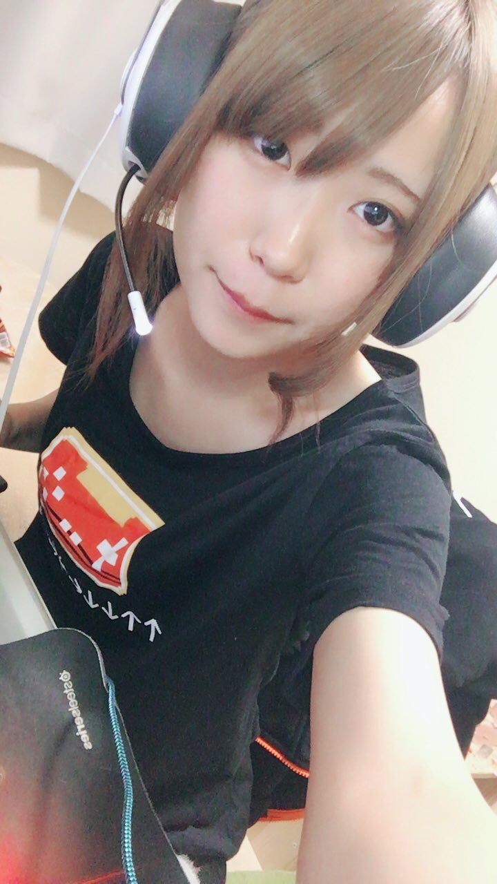 【ＧＩＦ】えちえち女性プロゲーマーさん、えちえちすぎて炎上ｗｗｗｗｗ