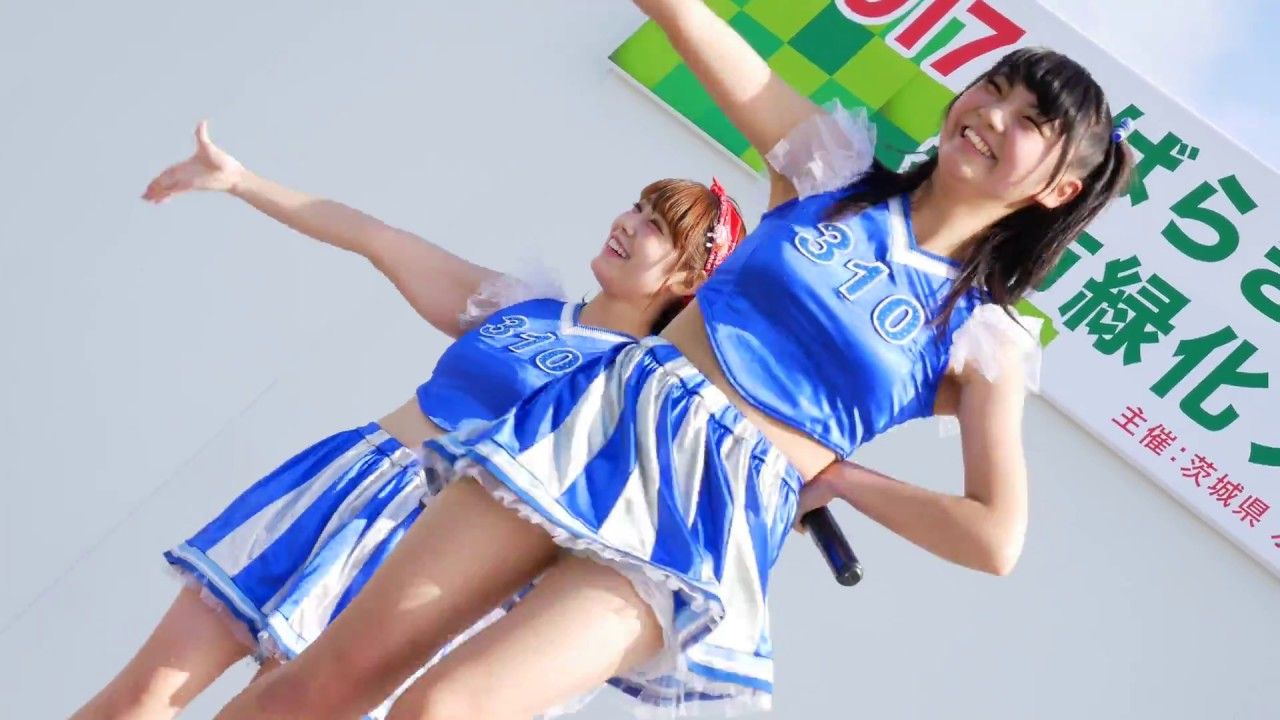 【画像】アイドルさん、見せパンを履き忘れ生パンチラwwwwww