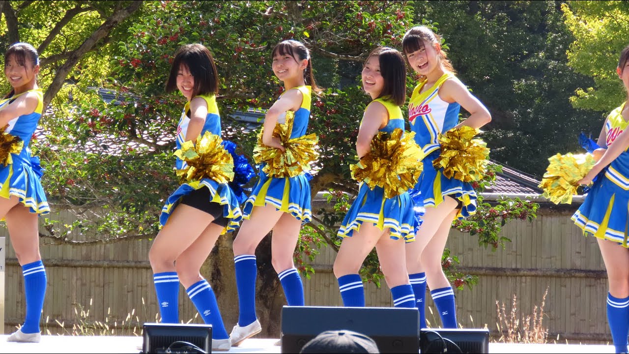 【画像】熟女チアガール、半分以上イケるwww