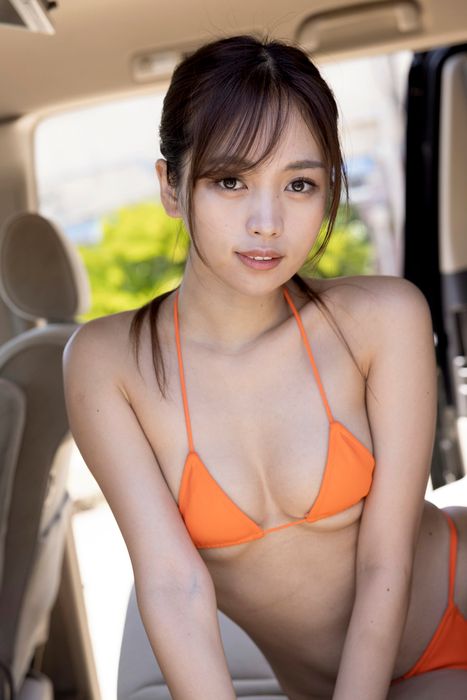 【画像】グラビアアイドルさん、水着を使い回してるのが発覚するｗｗｗ