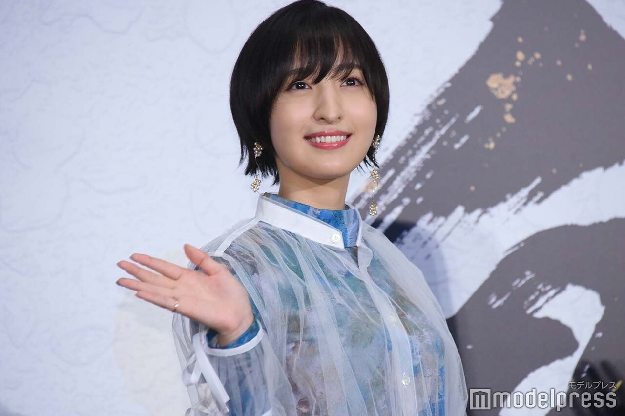 【画像】佐倉綾音「インスタ始めたし変態衣装着て腋見せようかな」
