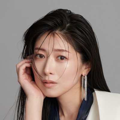 【画像】 43歳の女声優さん、えちえち写真集を発売!