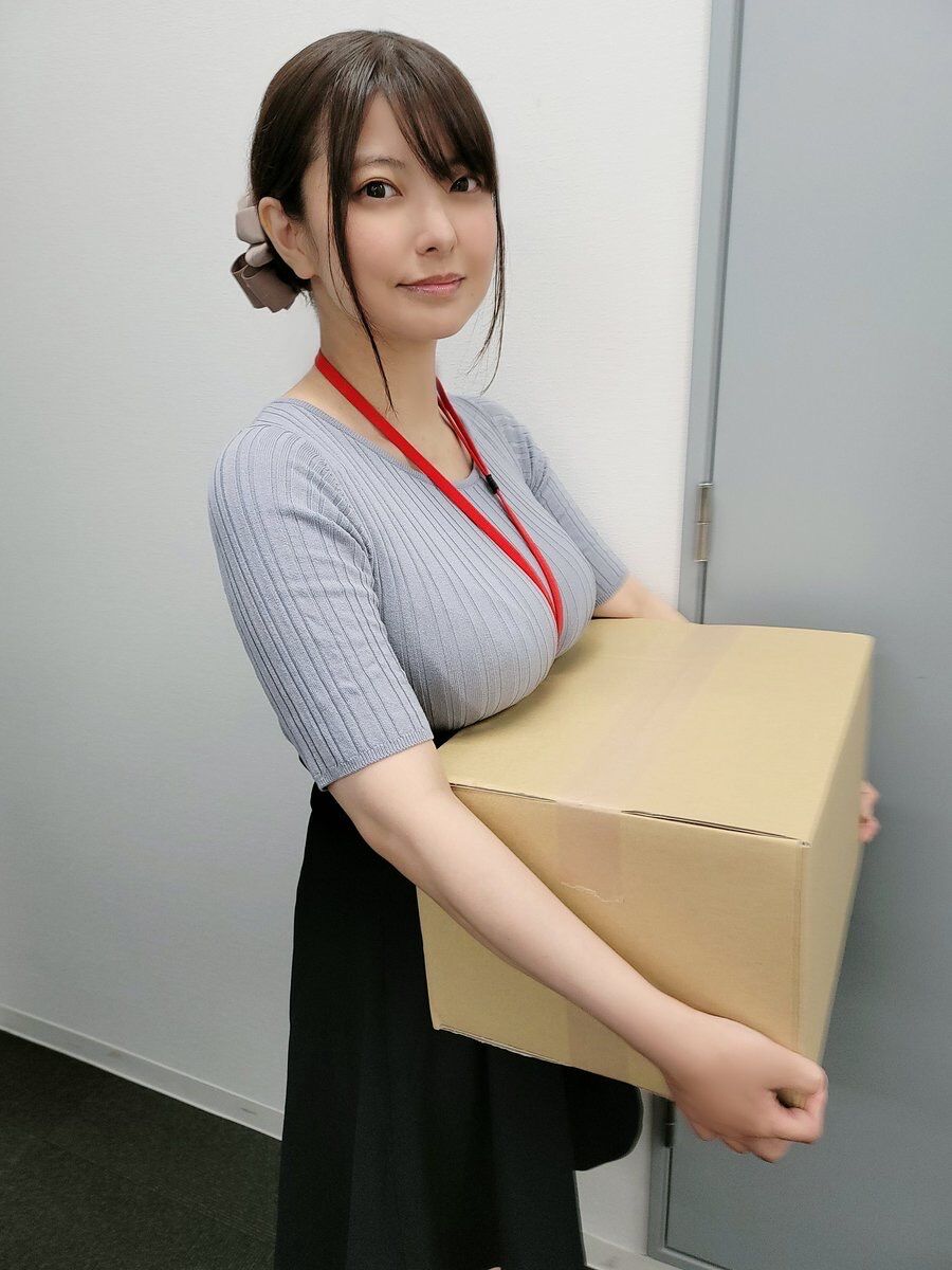 【画像】 貧乳、巨乳、爆乳がそれぞれ同じ水着を着た結果ｗｗｗ