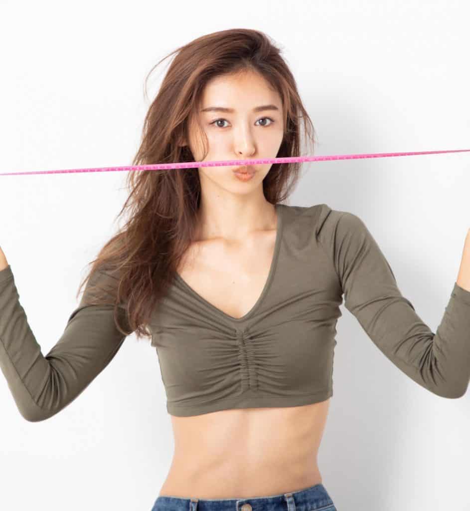 【画像】歌手のtuki.さん、えちえちボディの持ち主だったｗｗｗ