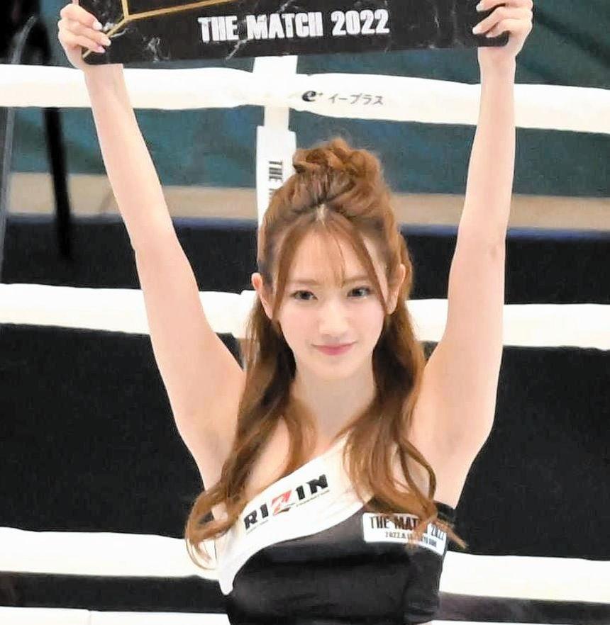 【画像】スト６大会のラウンドガール、おっぱいがでかすぎる