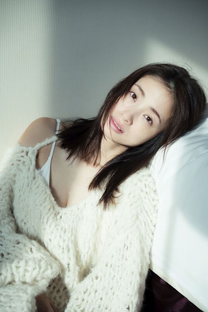 【画像】 上戸彩さん、こんなに爆乳なのに…