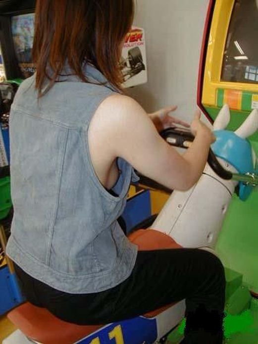 【画像】ＴＶでエチすぎる人妻の横乳おっぱいｗ ｗ ｗ ｗ ｗ