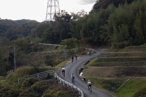 背中東山寺への登り
