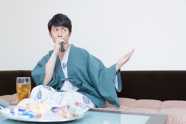 カラオケでのウケ狙い曲11選 男性用まとめ ずぼらまん すたんだあど