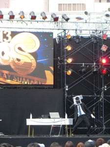 1055016_1988152602_21large