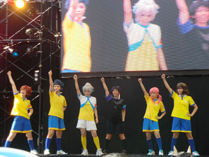 1055016_1988152592_202large