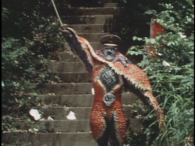 まるでヒトラー ユーゲントの様です 駄チワワ 旅と怪獣舎 まるでヒトラー ユーゲントの様です 駄チワワ 旅と怪獣舎