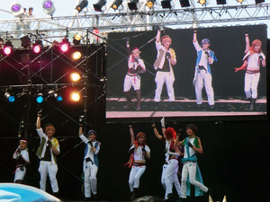 1055016_1988152588_204large